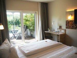 Doppelzimmer im Weinhotel mit Aussicht auf die Weinberg