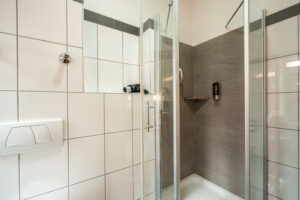 Dusche im Stammhaus vom Weinhotel